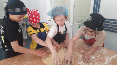 Приготовление печенья на полдник